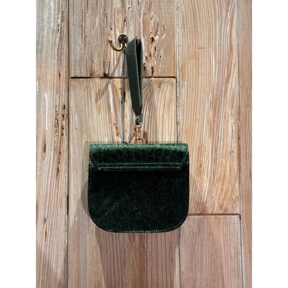 Vintage-Inspired Green Faux Leopard Fur Satchel Shoulder Bag With Gold Turn Lock - Picture 4 of 9